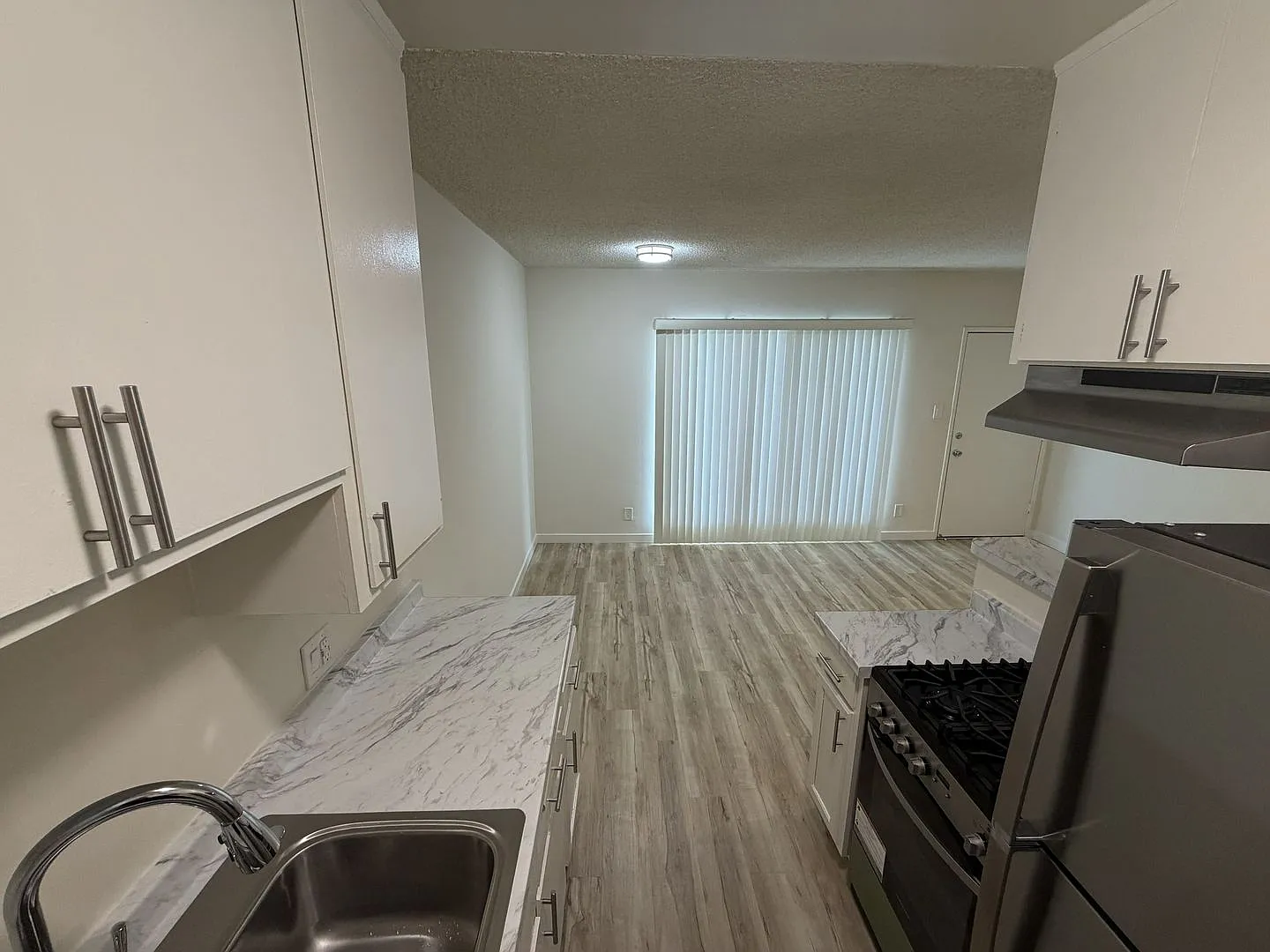 Welcome to 10121 Tabor St. apartments located in the heart of Palms. — Photo 4