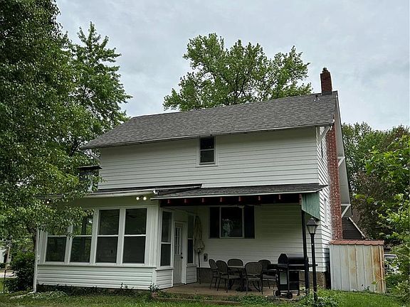 3rd image of 207 Roberta Ave