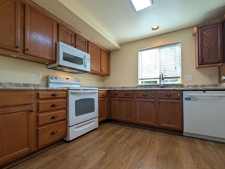 3657 Westleigh St — Photo 11