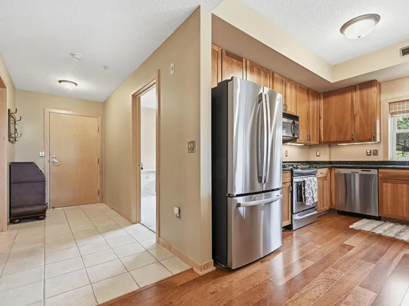 2201 Village Ln #A204, Bloomington, MN 55431