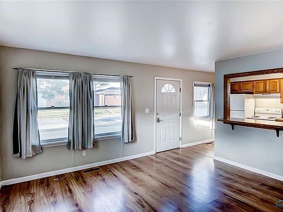 3rd image of 811 2nd St
