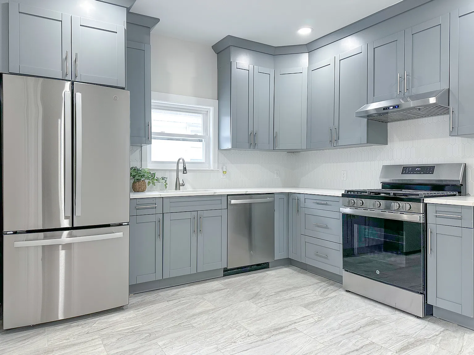 3 bed, 919 sqft, $3,000 — Photo 1