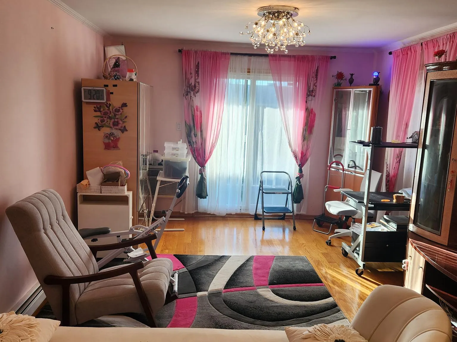 1 bed, 700 sqft, $2,500 — Photo 2