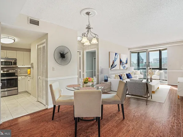 24 Courthouse Sq APT 501, Rockville, MD 20850