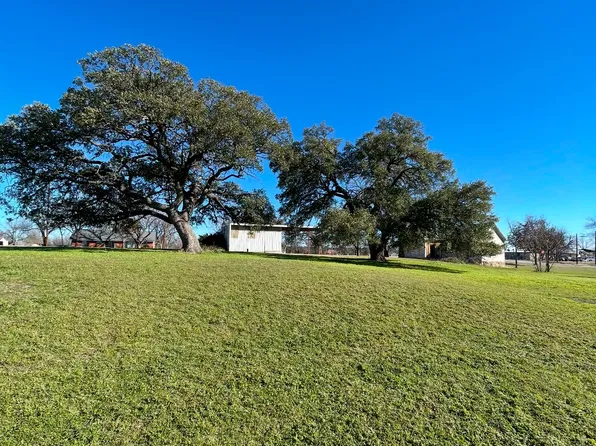 916 Main St, Blanket, TX 76432