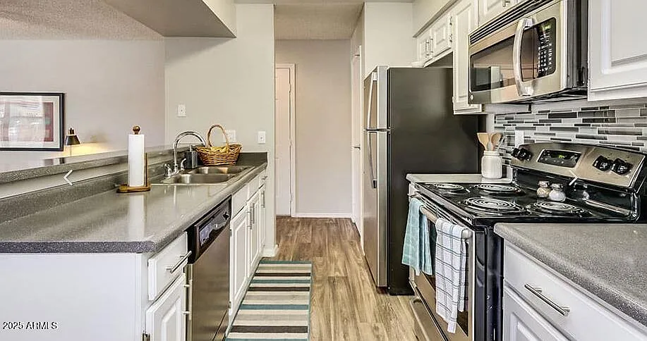 2 bed, 2.0 bath, 980 sqft, $1,654 — Photo 3