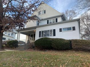 529 Fenelon Pl APT 1, Dubuque, IA 52001