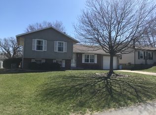 2004 Juniper Ln, Bloomington, IL 61701