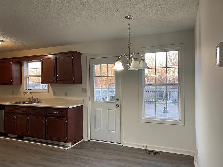 1835 Cottingham Ct — Photo 5