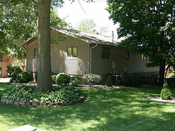 3rd image of 1628 Grandview Ct