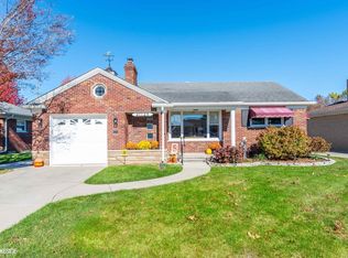 21125 Lakeland St, Saint Clair Shores, MI 48081