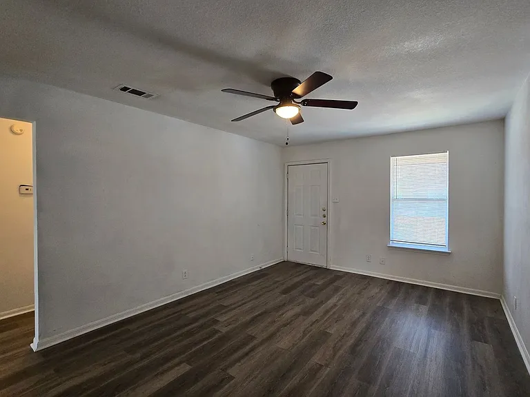 1007 Circle M Dr #D — Photo 7