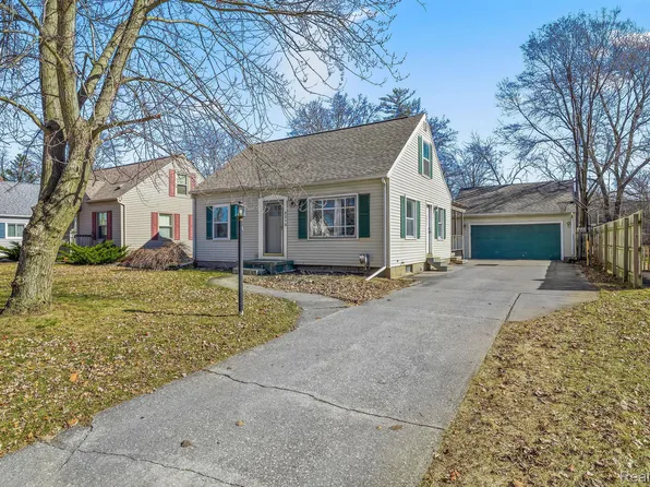 2212 Virginia St, Midland, MI 48642