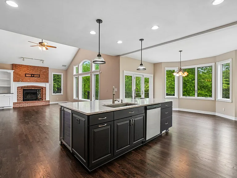 1819 Brookview Dr — Photo 19