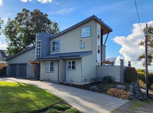 933 5th St, Camano Island, WA 98282