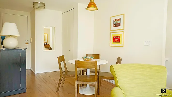Sold by R New York | media 2