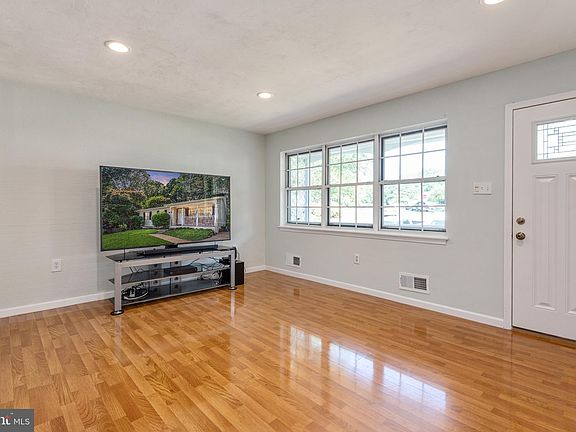 2nd image of 3008 Jamestown Ct