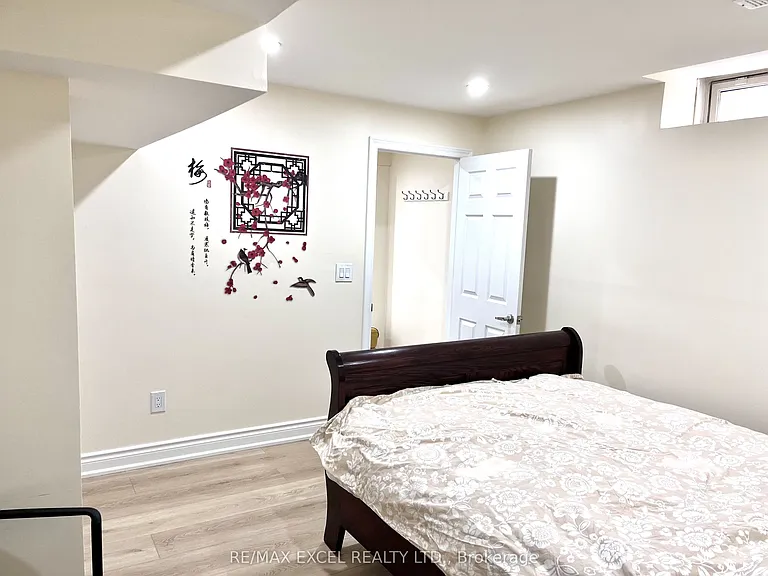 15 Leyburn Ave #BASEMENT — Photo 14