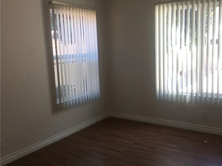 467 N Marengo Ave — Photo 1