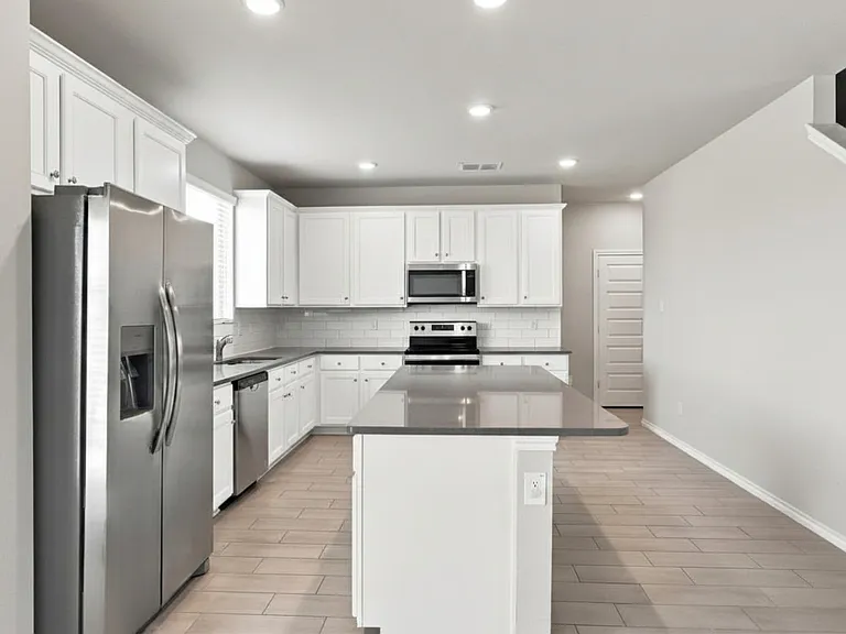 944 Ravenwood Ln — Photo 14