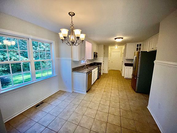 Eat-In Kitchen