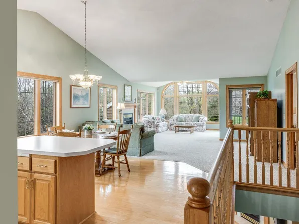 6028 Creekview Ln N, Brooklyn Park, MN 55443