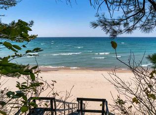 591 N Lamkin Rd, Harbor Springs, MI 49740