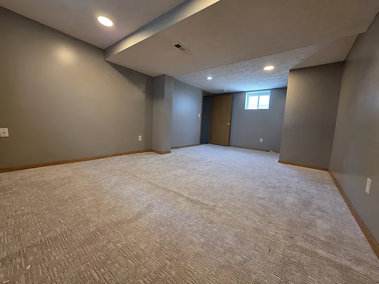 1125 Claremont St — Photo 17