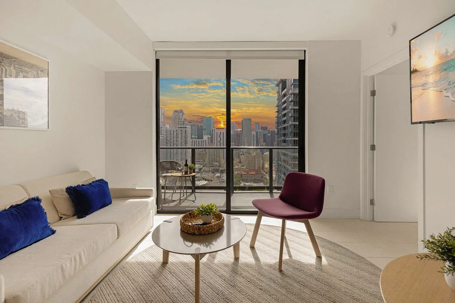 1 bed, 1.0 bath, 645 sqft, $3,597 — Photo 2