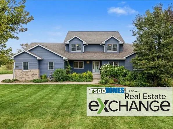 3300 Allie Ln, Clinton, IA 52732
