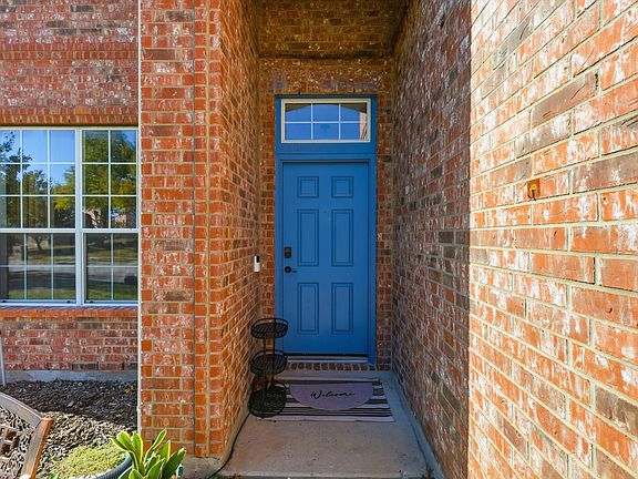 3rd image of 3618 Applewood Rd