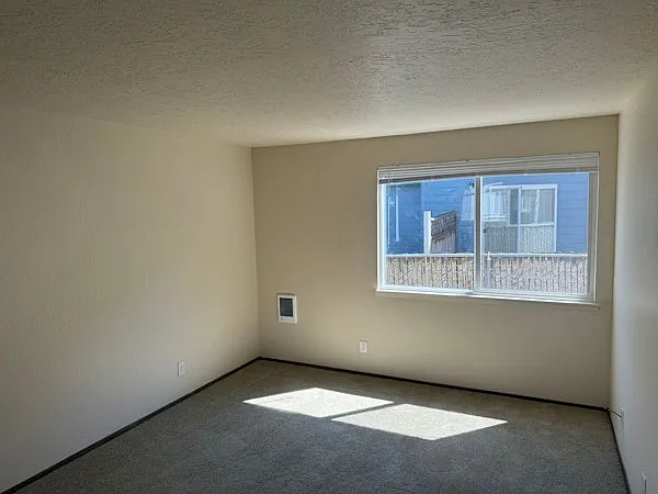 1425-1439 Salishan St SE — Photo 3