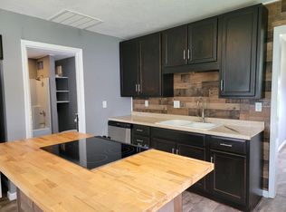 712 N 4th St, Mattoon, IL 61938