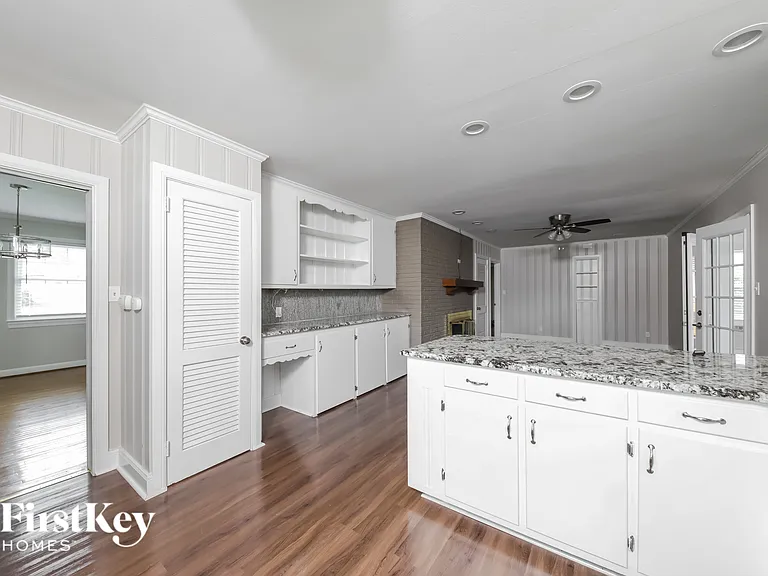 705 Evergreen Ave — Photo 5
