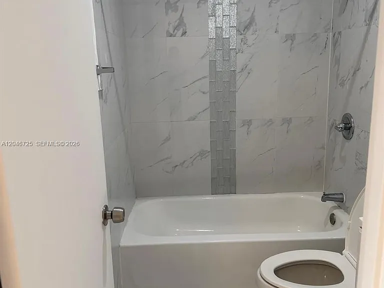 1036 NW 3rd St #2 — Photo 5