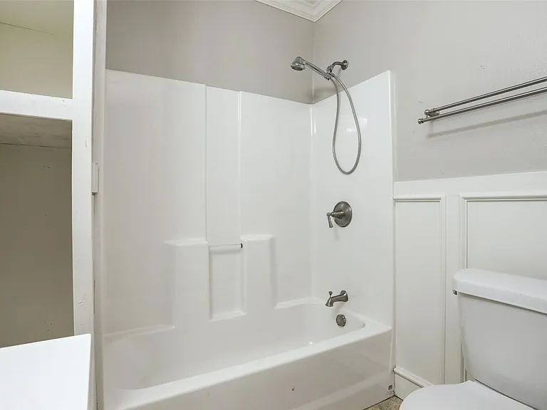 523 E Mulberry St — Photo 9