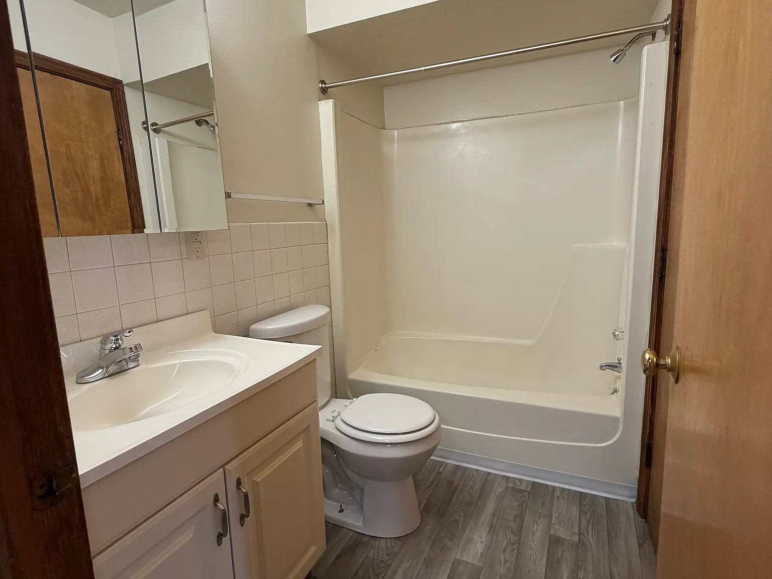 Bella Dora's Graham/Vira Rd. Townhouses — Photo 2