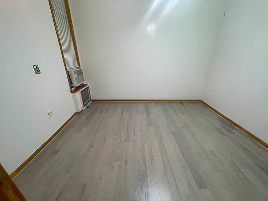 Rented by Metropolis International Realty Inc. | media 7