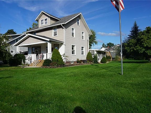 2nd image of 2082 Blenheim Ave