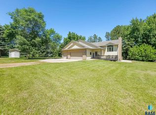 47588 E Horizon Dr, Sioux Falls, SD 57104