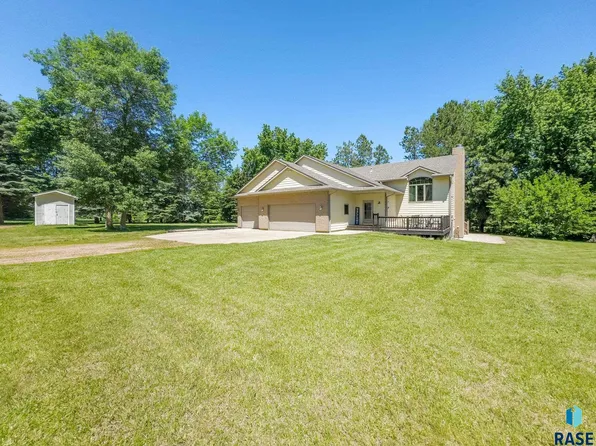 47588 E Horizon Dr, Sioux Falls, SD 57104