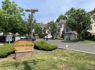 101 Grand Ridge Dr, Ridgefield, NJ 07657