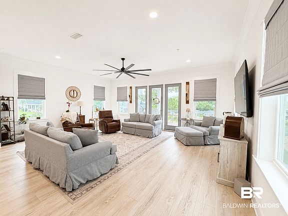 4th image of 26145 Garrett Ln