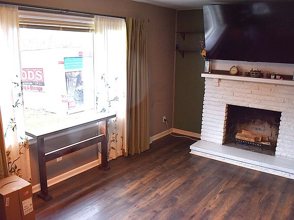 4th image of 1507 Roanoke Rd