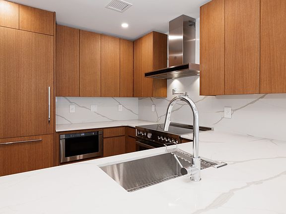 3rd image of 231 W 20th St #2