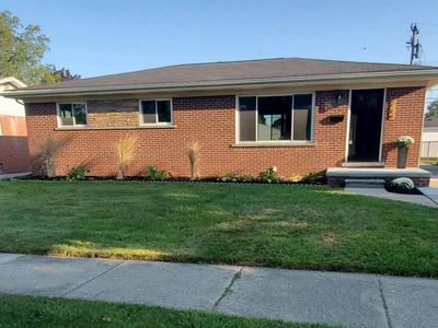 2734 Dunlop St, Trenton, MI, 48183