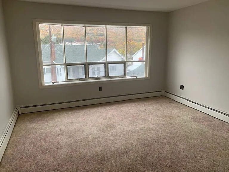 63 W Railroad St #B — Photo 10