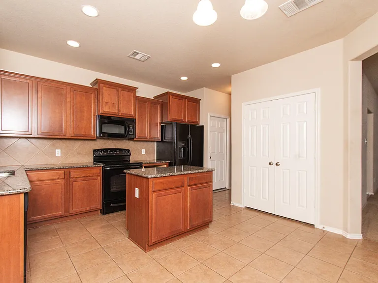 7109 Golden Oak Ln — Photo 6