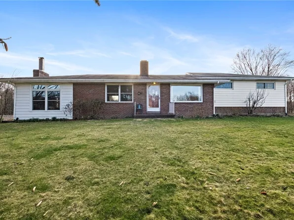 66 Black Run Rd, Grove City, PA 16127
