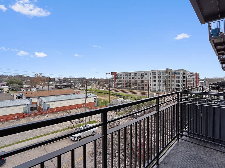 2235 E 6th St #315 — Photo 32